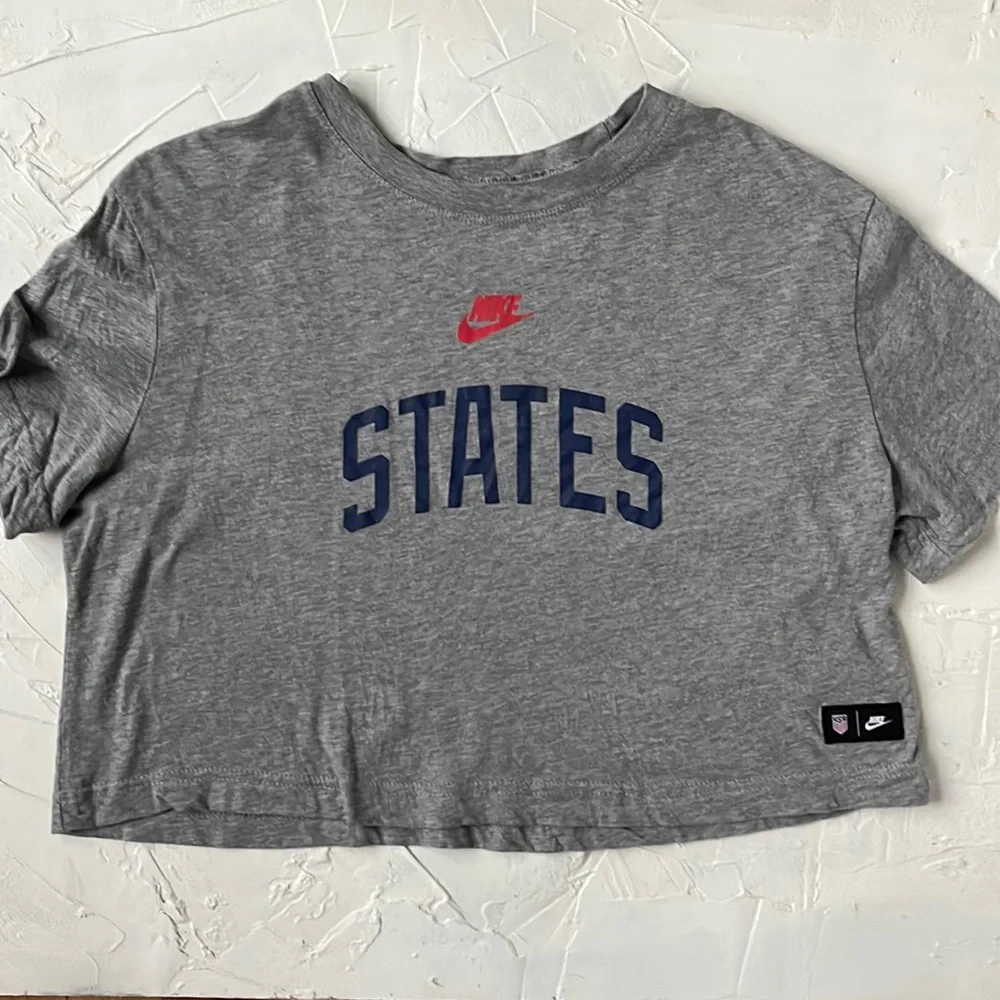 Nike - Picture 2 of 3